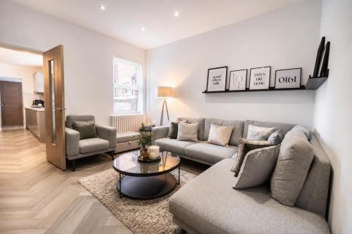 The Manchester Haven Sleeps 10 Near City Centre Breakfast hamper included – khách sạn tại Manchester South