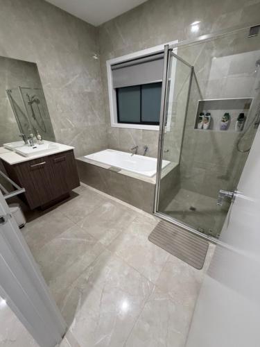 Vannas istaba, Private Room in Rockbank in Melton South