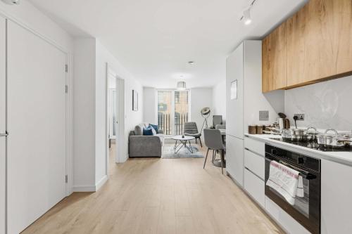 Modern 1 Bed Apartment in Birmingham - Sleeps 3 in Castle Bromwich