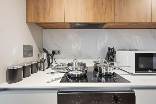 Modern 1 Bed Apartment in Birmingham - Sleeps 3 in Castle Bromwich