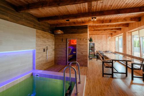 Duša, California Resort and SPA in Shklo