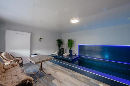 Sauna, California Resort and SPA in Shklo