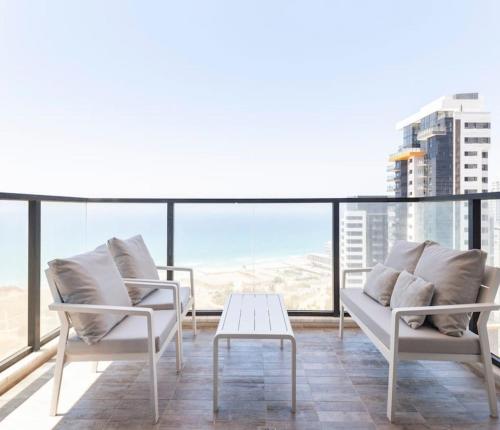 Restaurang, Luxury Apt Tower l Sea View Bat Yam l Mamad in Bat Yam
