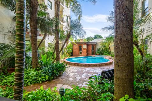 Glebe Corner - Walkable City-Fringe Base with Pool - image 5
