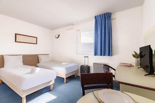 2 twin beds