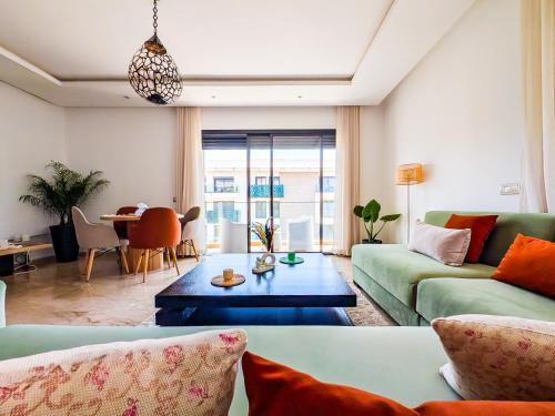 Modern & Stylish Premium, 5 min by foot to TGV Agdal, Tram station & Corniche – khách sạn tại El Akkari