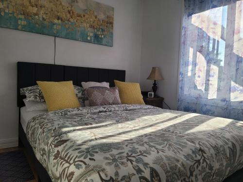 Cozy quiet place next to hwy smart tv+wifi+netflix, Madawaska