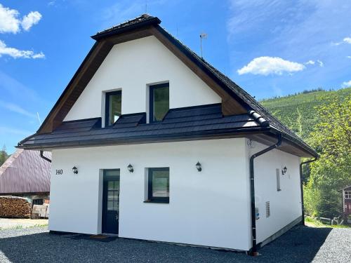 Viesnīcas āriene, Vila Belaska in Zdiara