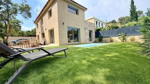 Villa neuve 6 pers - Piscine - Plage à 800 m