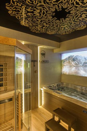 Apartament Art&Deco z prywatnym Jacuzzi i Sauną na wyłączność, ZAKOPIAŃSKI AZYL, APARTZAKOP – khách sạn tại Michalowka
