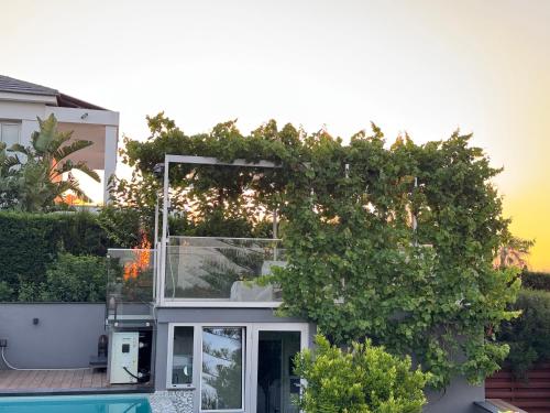 7 Bdr Villa with Heated Pool & Spa in Mazotos