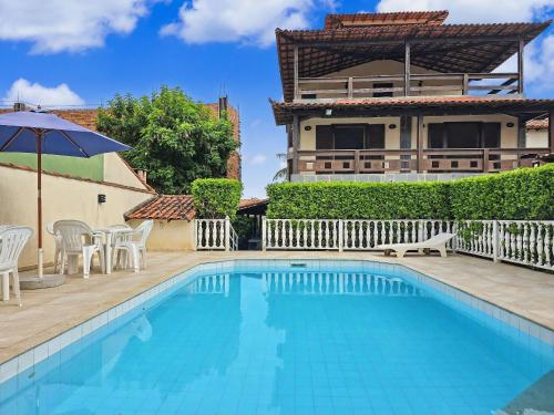 4 bedrooms, 13 beds