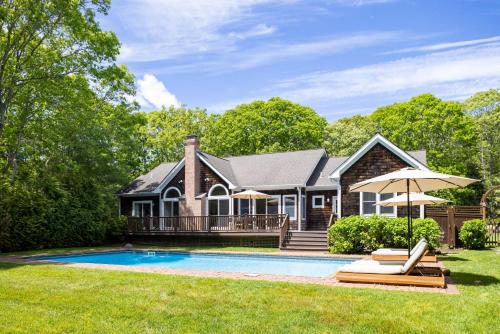 A szálláshely kívülről, Abrahams Grove by Rove Travel - Luxe Estate with Pool in Springs (NY)