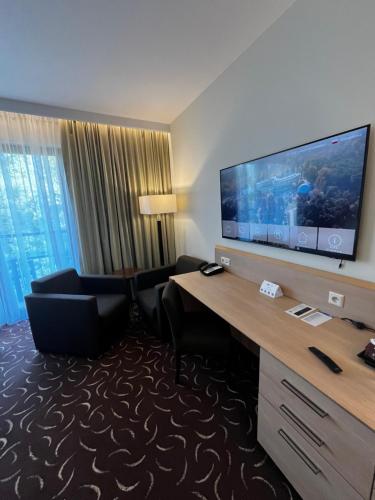 room detail thumbnail 1