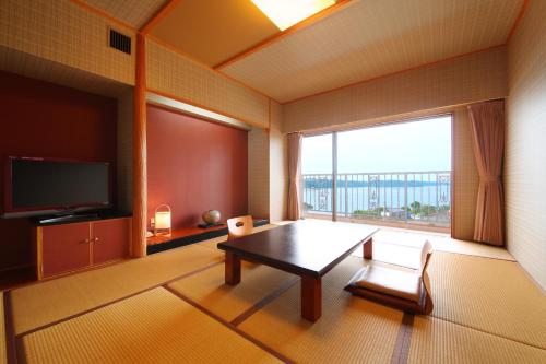 Tabiyado Yobuko Tabiyado Yobuko is perfectly located for both business and leisure guests in Karatsu. The property offers a high standard of service and amenities to suit the individual needs of all travelers. Servic