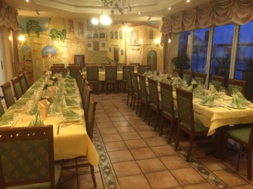 Étterem, Hotel-Restaurant La Fontana in St. Ingbert