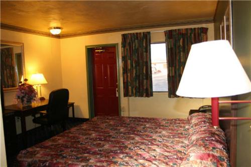 Guestroom, Plaza Travel Inn in Clewiston (FL)