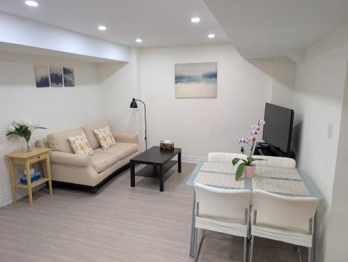 Cozy 2-Bedroom Basement Unit In Toronto – khách sạn tại Scarborough