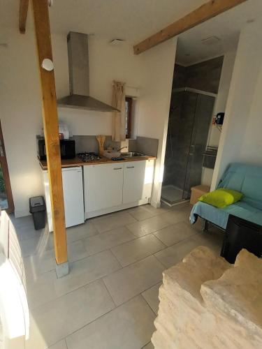Studio 2 personne maximum, proche de Niort, Surgères (Studio 2 personne maximum, proche de Niort, Surgeres) in Villeneuve-la-Comtesse