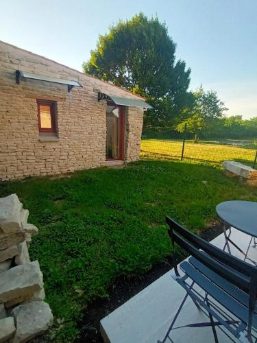 Dārzs, Studio 2 personne maximum, proche de Niort, Surgères (Studio 2 personne maximum, proche de Niort, Surgeres) in Villeneuve-la-Comtesse