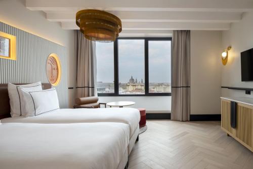 room detail thumbnail 1