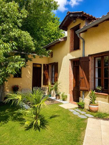Maison de ville, jardin privatif et stationnement