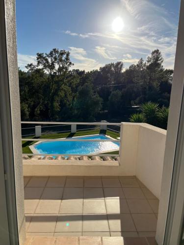 Balcony/terrace, Magnifique villa provencale entre mer et lac in Bagnols-en-Foret