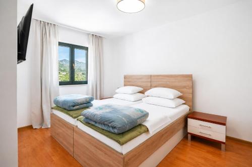 2 twin beds