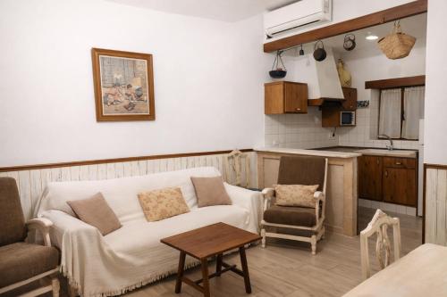 設施, CASA RURAL LOS ABUELOS COMPLEJO CON PISCINA COMPARTIDA ,a in 阿爾加馬西利亞德亞爾巴
