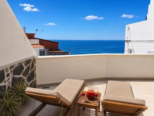Unique house with cave by the sea with private terrace