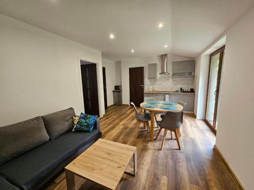 Nad Stawem -apartamenty na wynajem in Zarki Letnisko