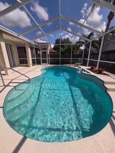 Accessible-Friendly Pool Retreat Extended Stay Welcome in River Hills Masters (FL)