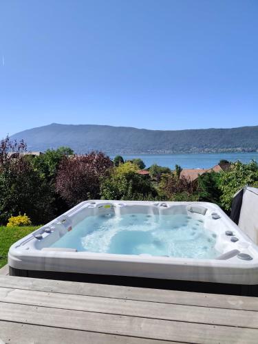 Sunshine Villa in front of Annecy Lake gîte à louer Veyrier-du-Lac