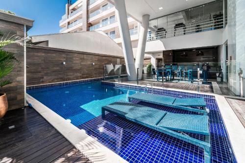 Mario Guilherme 207 – Apartamento em Bombinhas com 2 quartos a apenas 250 metros do mar. – khách sạn tại Bombinhas