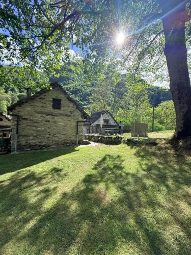 Pohled zvenku, Verzasca Lodge Siro - Accesso diretto al fiume! in Frasco