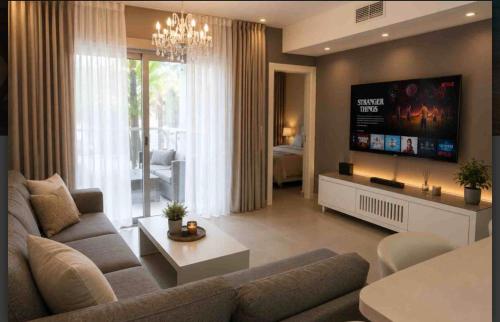 Royal 1 – khách sạn tại Eo biển Marina