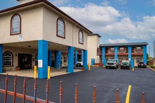 . Airport Inn & Suites South Padre Island I 37