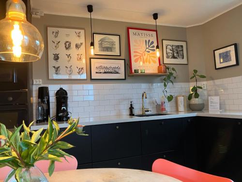 Bright and central apartment – khách sạn tại Eiganes