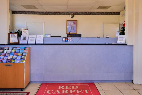 Red Carpet Inn Battleboro - 로비