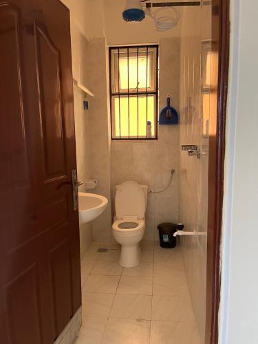Spacious 1 bed apt with view in Bombolulu Mombasa - image 3