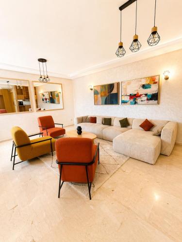 Appartement luxueux centre vue mer et Agadir – khách sạn tại Talborjt