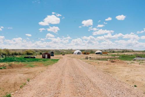 . Total Ranch Retreat- 3 Separate Units, 2 RV Sites
