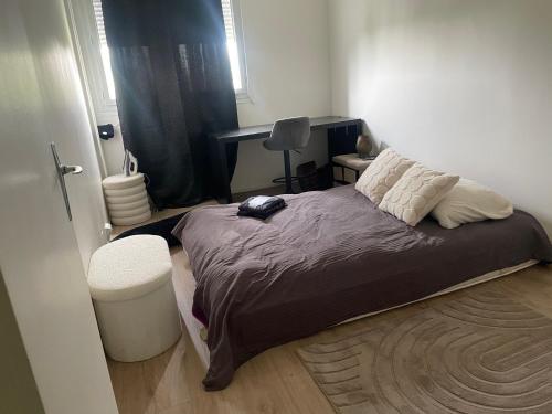 Chambre pour femme avec terrasse villepinte Parc des Expositions Rer b in Villepinte