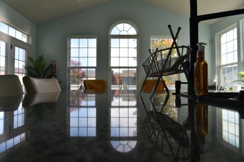 Spacious 5BR w/parking near DC Sleeps 12 in Saint Charles (MD)