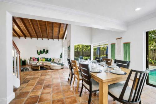 Pool - BBQ - Fire pit - Pool Table - TV room in The Hammocks