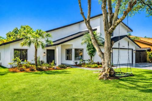 Pool - BBQ - Fire pit - Pool Table - TV room in The Hammocks