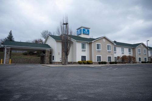 Vchod, SureStay by Best Western Salem in Salem (IN)
