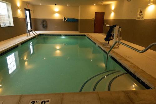 Bazén, SureStay by Best Western Salem in Salem (IN)