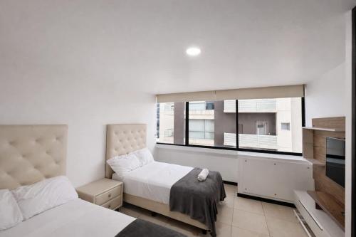 Modern 2BR Apt. on the 14th Floor with free Parking - image 5