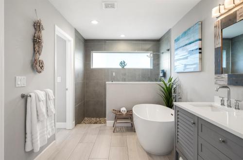 Tivoli Serenity-Salt Pool Water View & King Beds! - image 5